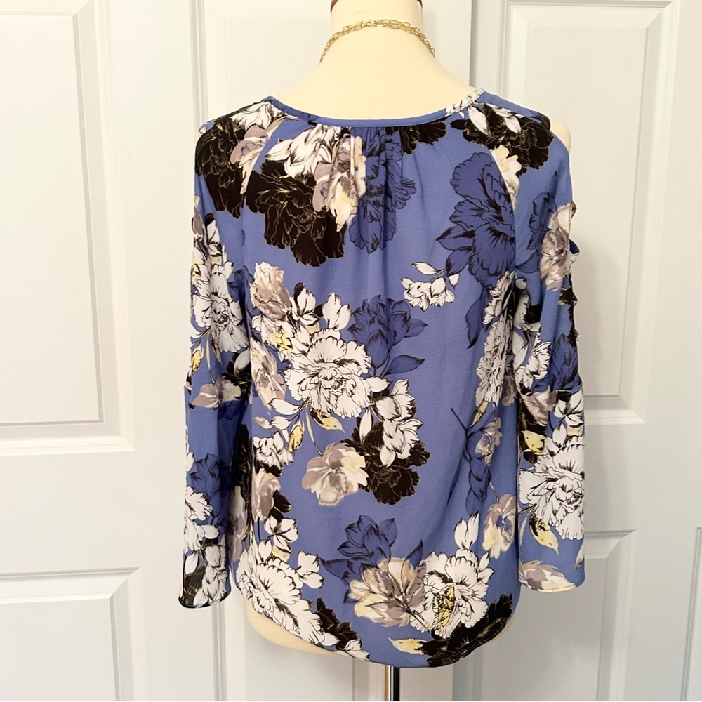 JLO Blue Floral Open Sleeve Top, Size S - Picture 3 of 4